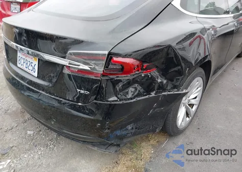 2018 Tesla Model S 100D/75D/P100D z USA, uszkodzony, nr VIN 5YJSA1E28JF266701
